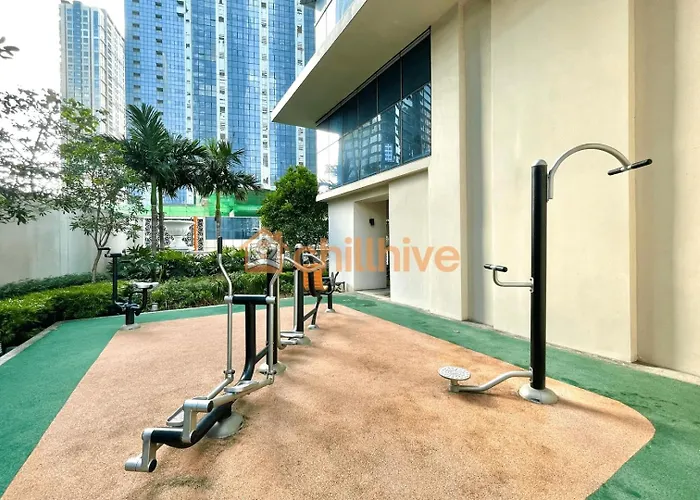 Holiday home Luxury Bgc Across Mitsukoshi #upt112b *