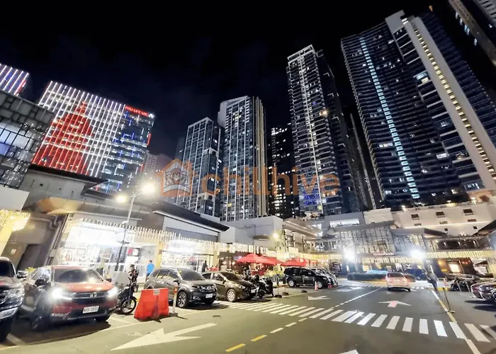 Luxury Bgc Across Mitsukoshi #upt112b Holiday home *
