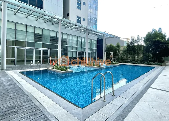 Holiday home Luxury Bgc Across Mitsukoshi #upt112b