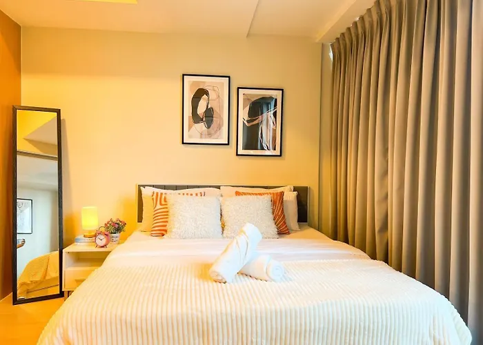 Holiday home Luxury Bgc Across Mitsukoshi #upt112b